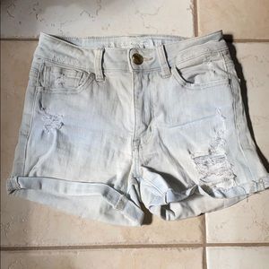 American Eagle light wash denim shorts